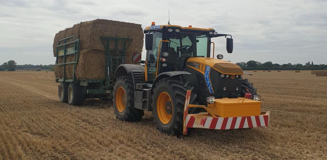 SW Hire JCB fastrac and bale chaser
